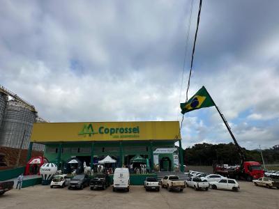 Loja Agropecuária Coprossel celebra 1º ano em Laranjeiras do Sul